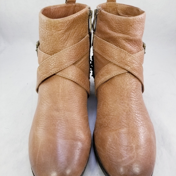 VINCE CAMUTO STEAMPUNK STUDDED BUCKLE SIDE ZIPPER TAN LEATHER ANKLE BOOTS SZ 10 - Picture 8 of 9